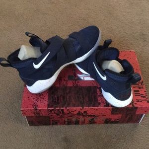 Lebron soldier XI navy blue
